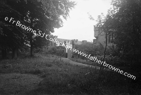 MANRESA HOUSE (BAYMOUNT) FRONT OF STABLE YARD